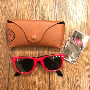 Ray Ban Wayfarer Sunglasses (Red)